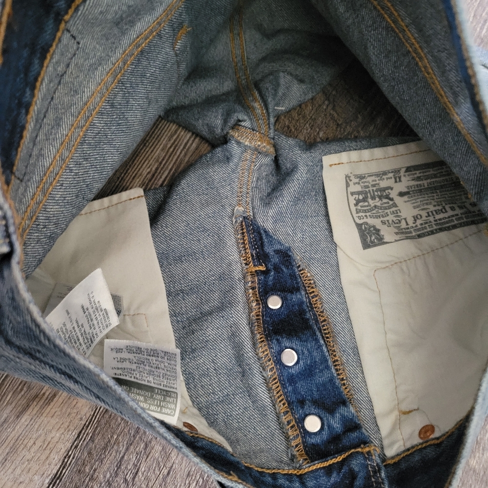 Levis 501 jean shorts - Picture 4 of 7